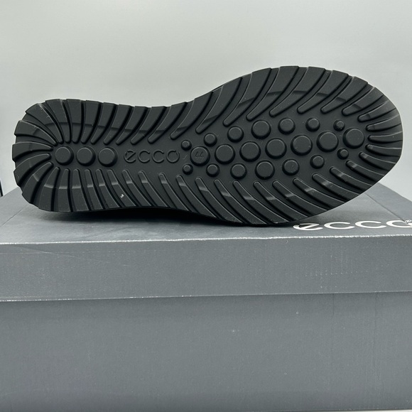 ECCO Men's Sneakers - Black - Picture 7 of 10